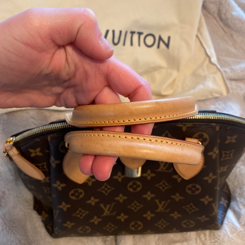 Louis Vuitton Rivoli MM - Picture 7 of 12